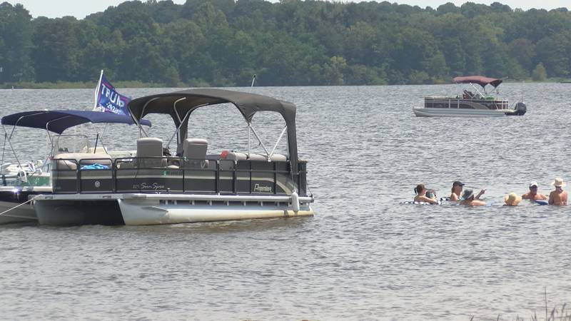 it is labor day weekend and Another boat is hitting the choppy waters of the Ross Barnett...