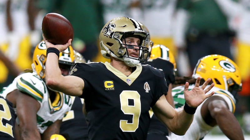 NEW ORLEANS, LOUISIANA - SEPTEMBER 27: Drew Brees #9 of the New Orleans Saints looks to pass...