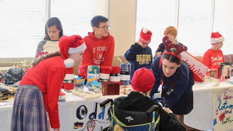 Mississippi sixth-graders bring holiday cheer to Jackson nursing home
