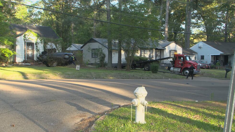 Teen dead after crash in South Jackson