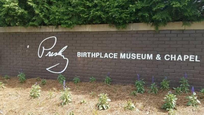 'Elvis' went missing from the sign at his Birthplace Museum.
