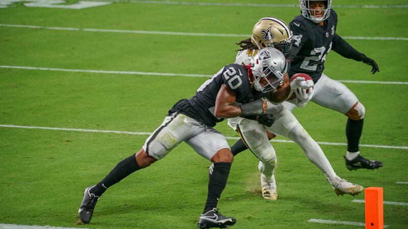 Alvin Kamara collides with a Raider defender right at the goal line. (Source: Edwin Goode)