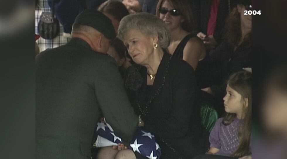 Pat Fordice at her former husband's funeral in 2004